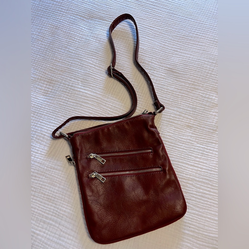 Deep red crossbody purse. Fun zipper details.